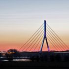 Weseler Rheinbrücke kurz vor Sonnenaufgang