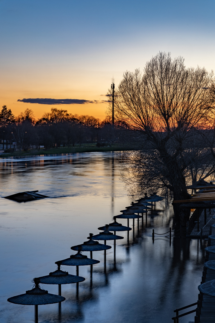 Weser-Baden unter dem Sonnenschirm