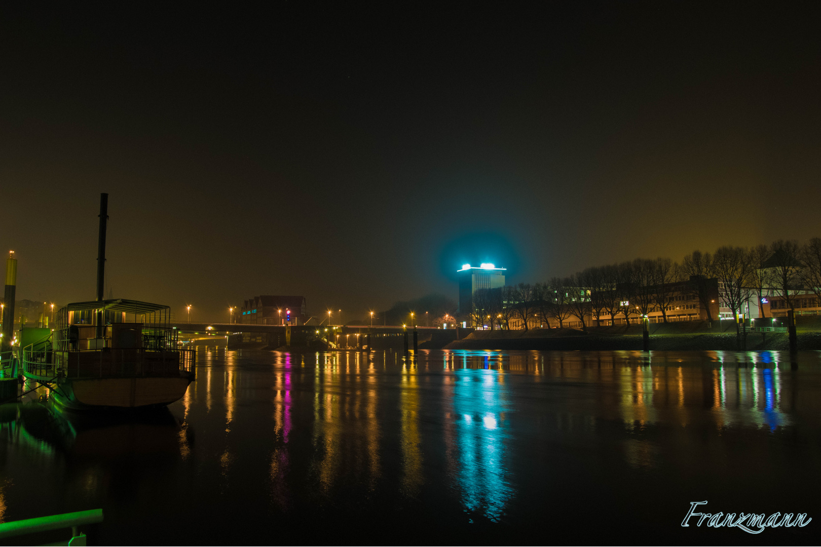 Weser bei Nacht Stephanie richtung Mondelez Franzmann