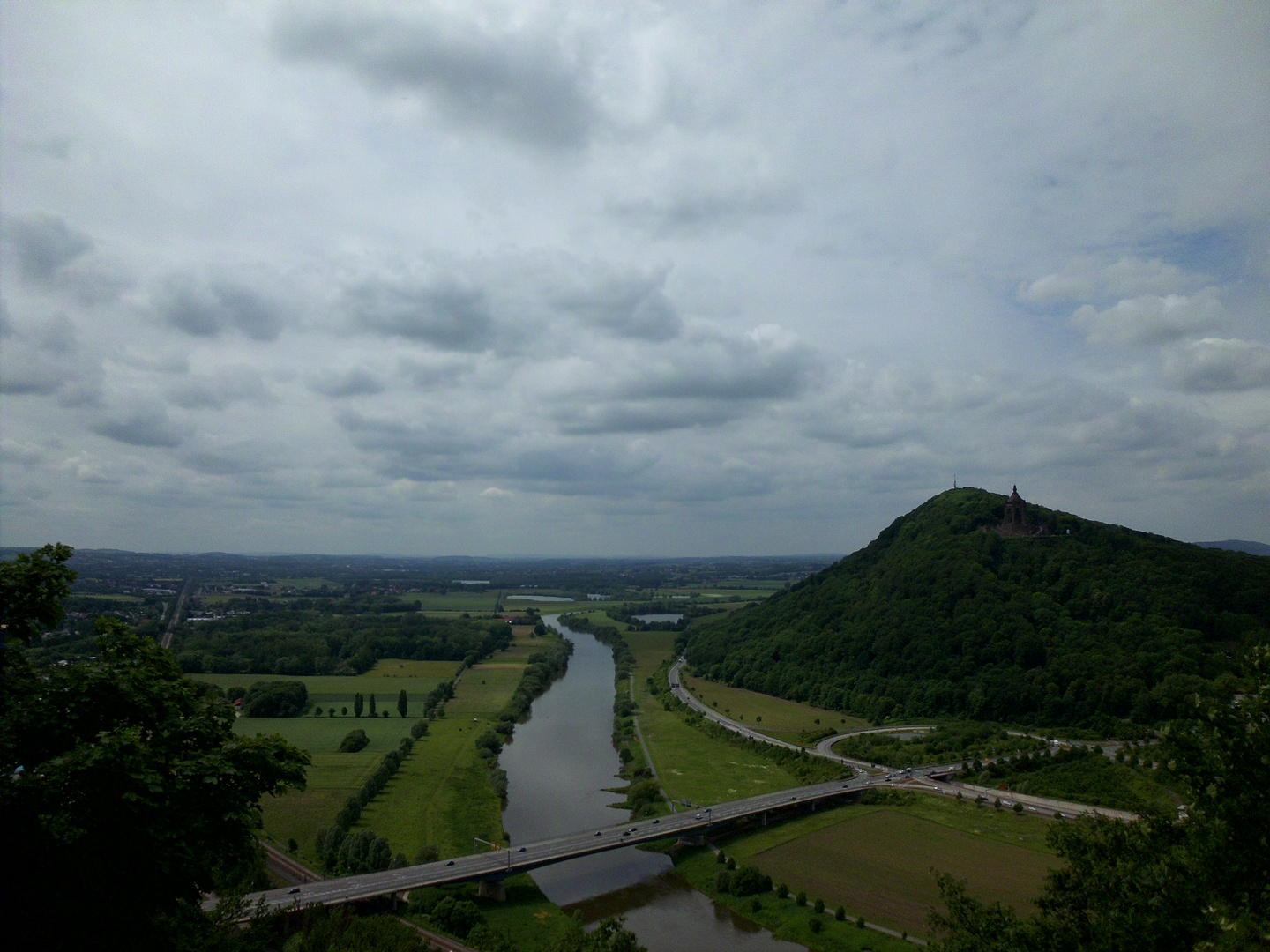 Weser Berglandschaft blickrichtung Bad Oeynhausen