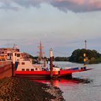 Weser-Fähre im Spiegel