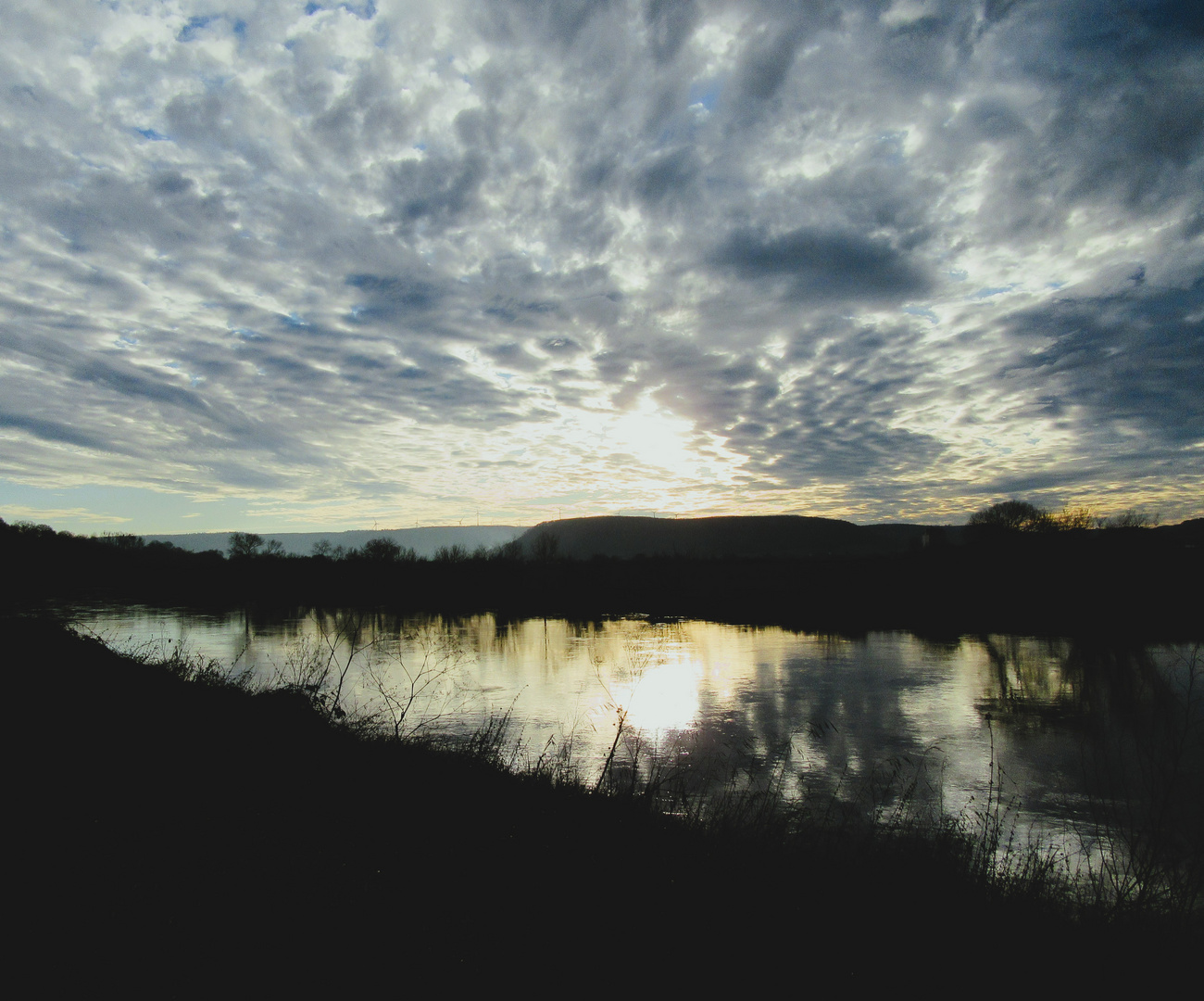 Weser mit Wolken und Licht