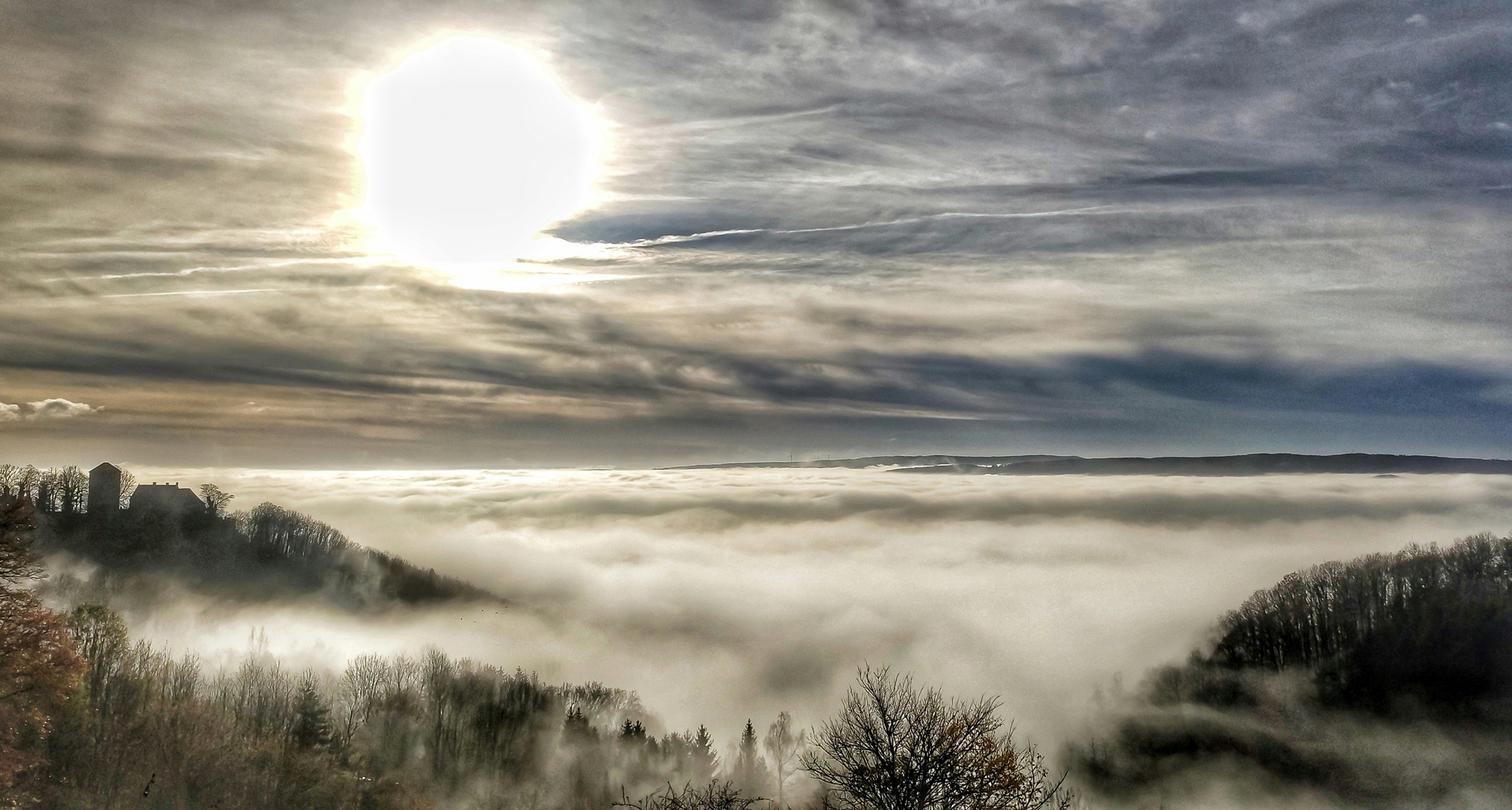 Weserbergland im Nebel