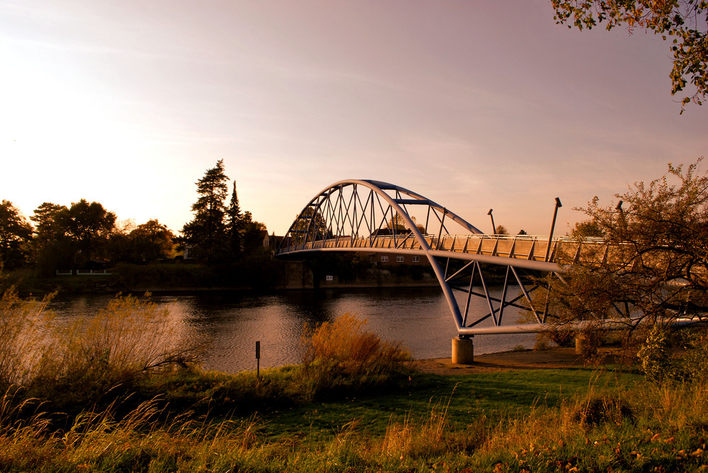 Weserbrücke am Abend