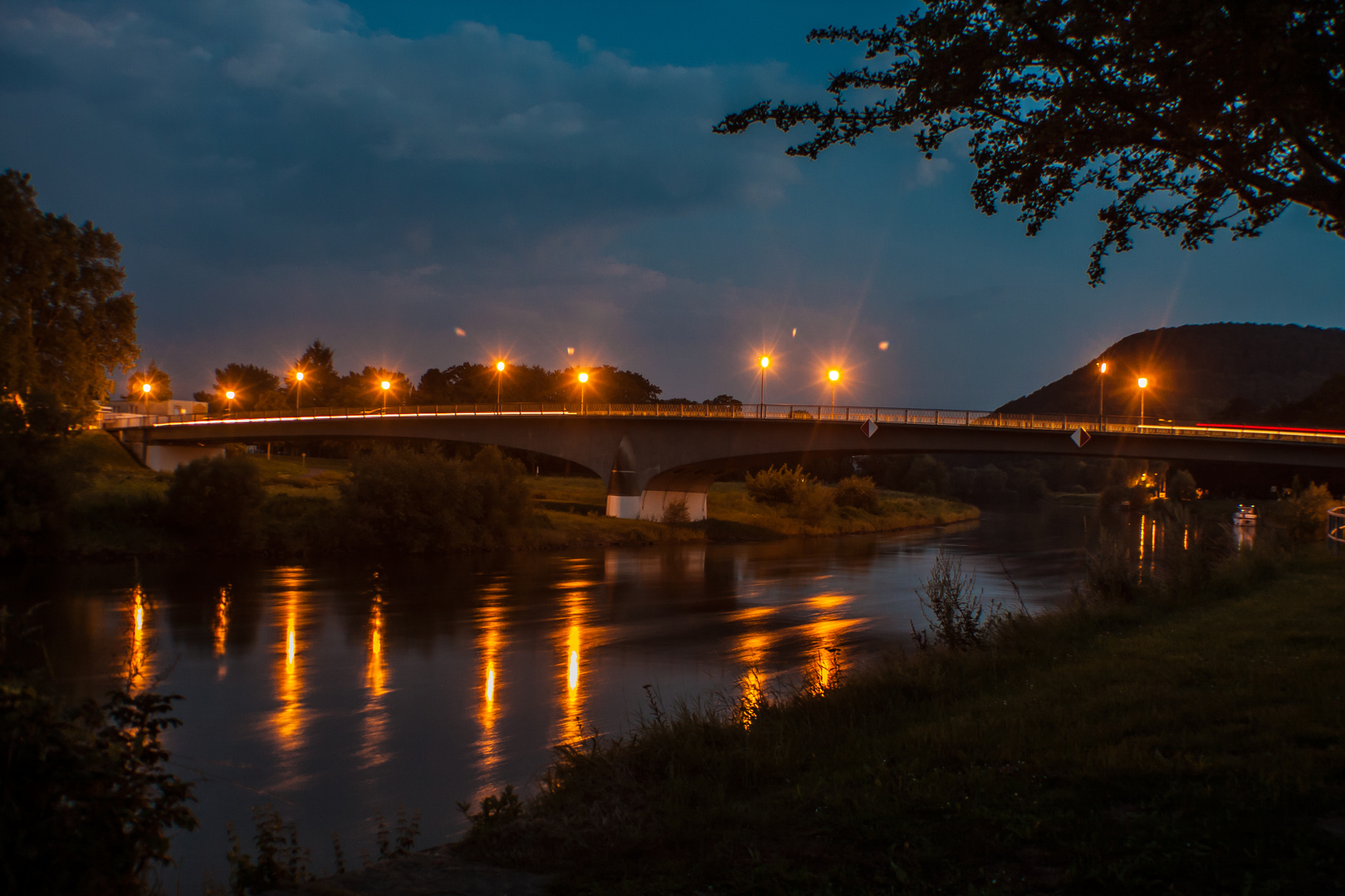 Weserbrücke in Höxter beim Rathaus