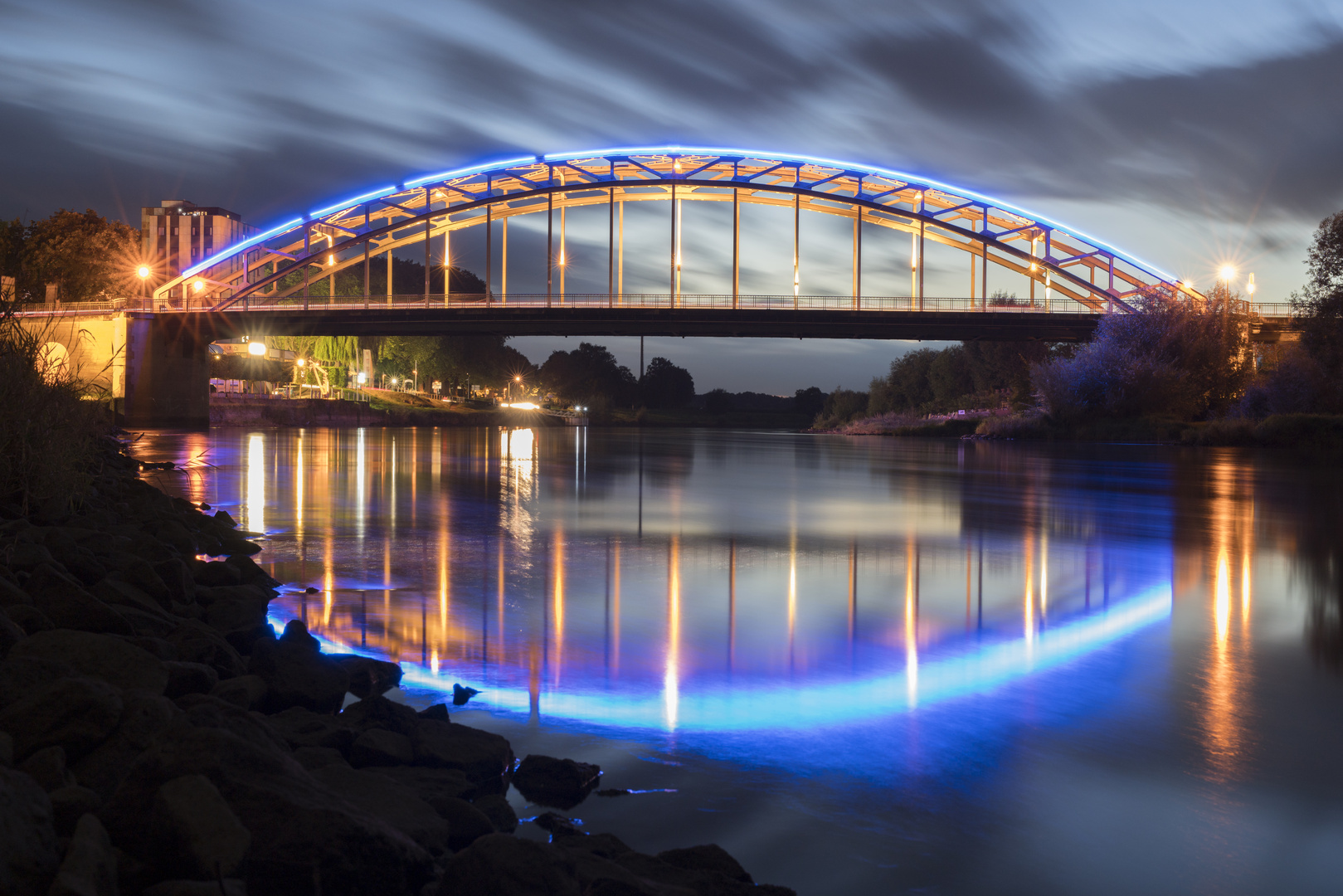 Weserbrücke in Rinteln am Abend