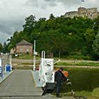 Weserfähre Polle mit Burg im HG