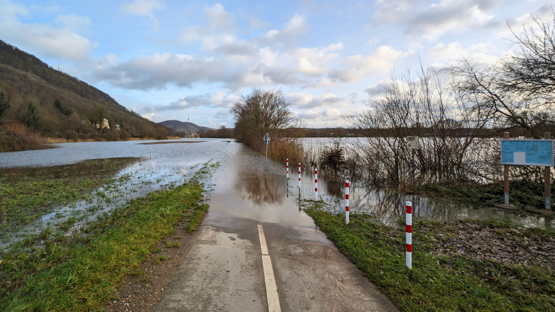 Weserhochwasser 12.2023 Weserradweg  Porta Westfalica