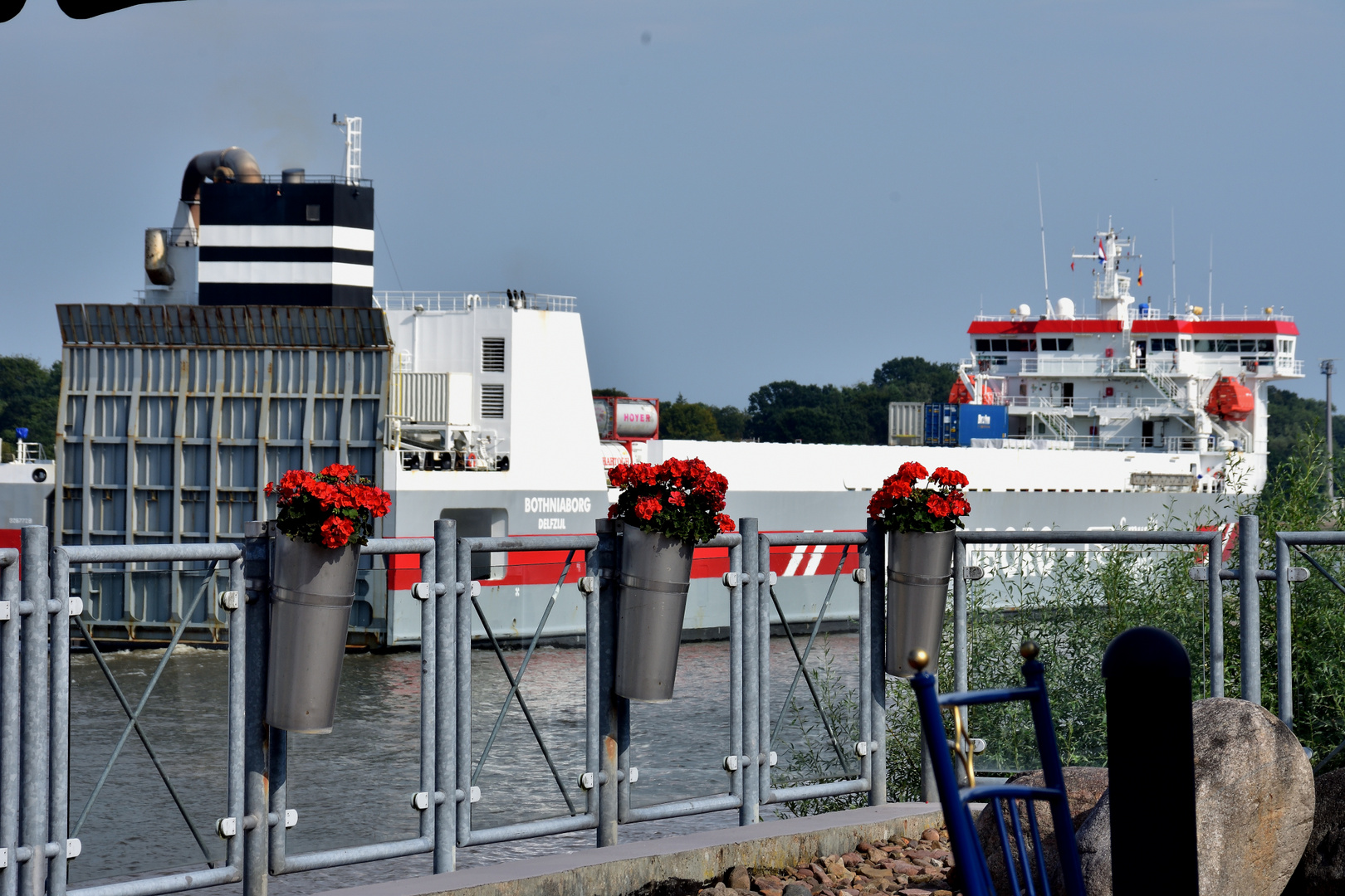 Weserschifffahrt bei Berne D72_7609 