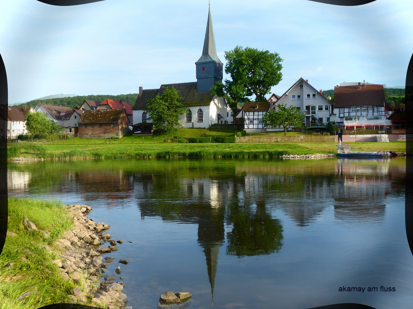 Weserspiegelung-Dorfkirche Heinsen