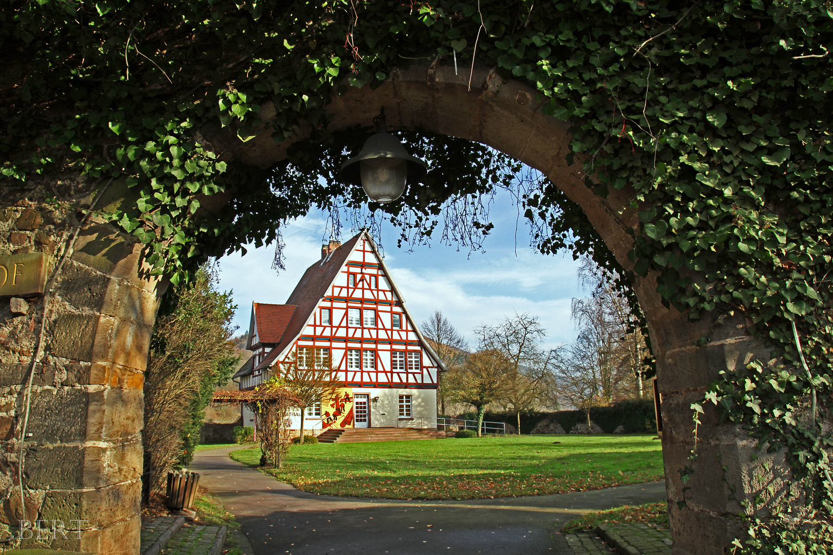 Wesertal Oberweser, Gieselwerder Blick auf das Rathaus