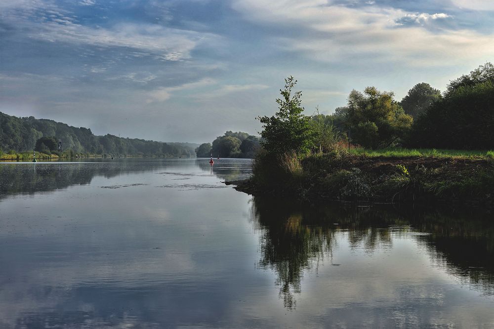 Weserufer im Morgenlicht