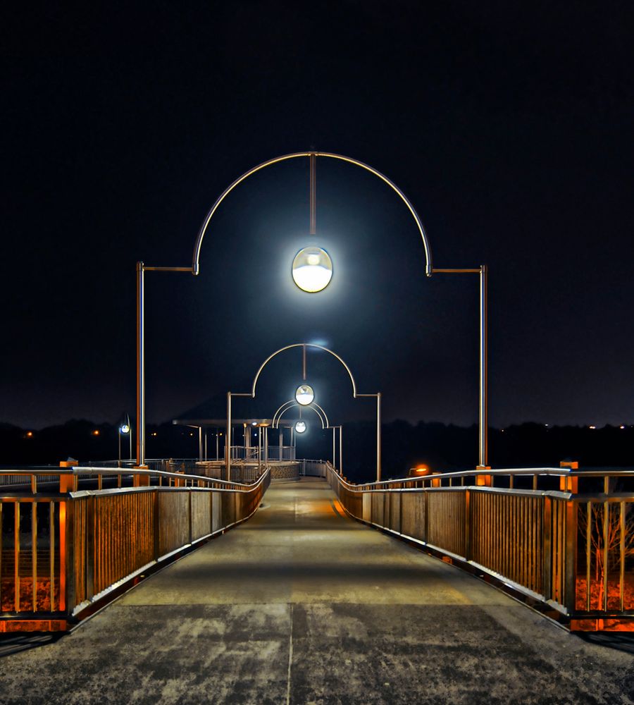 Weserwehrbrücke nachts