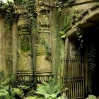 West Highgate Cemetery - Egyptian Avenue