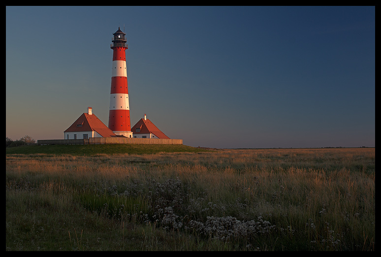 Westerhever Leuchtturm im Sonnenuntergang