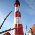 Westerhever Leuchtturm und Geäst