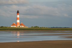 Westerhever Leuchtturm vom Watt aus gesehen