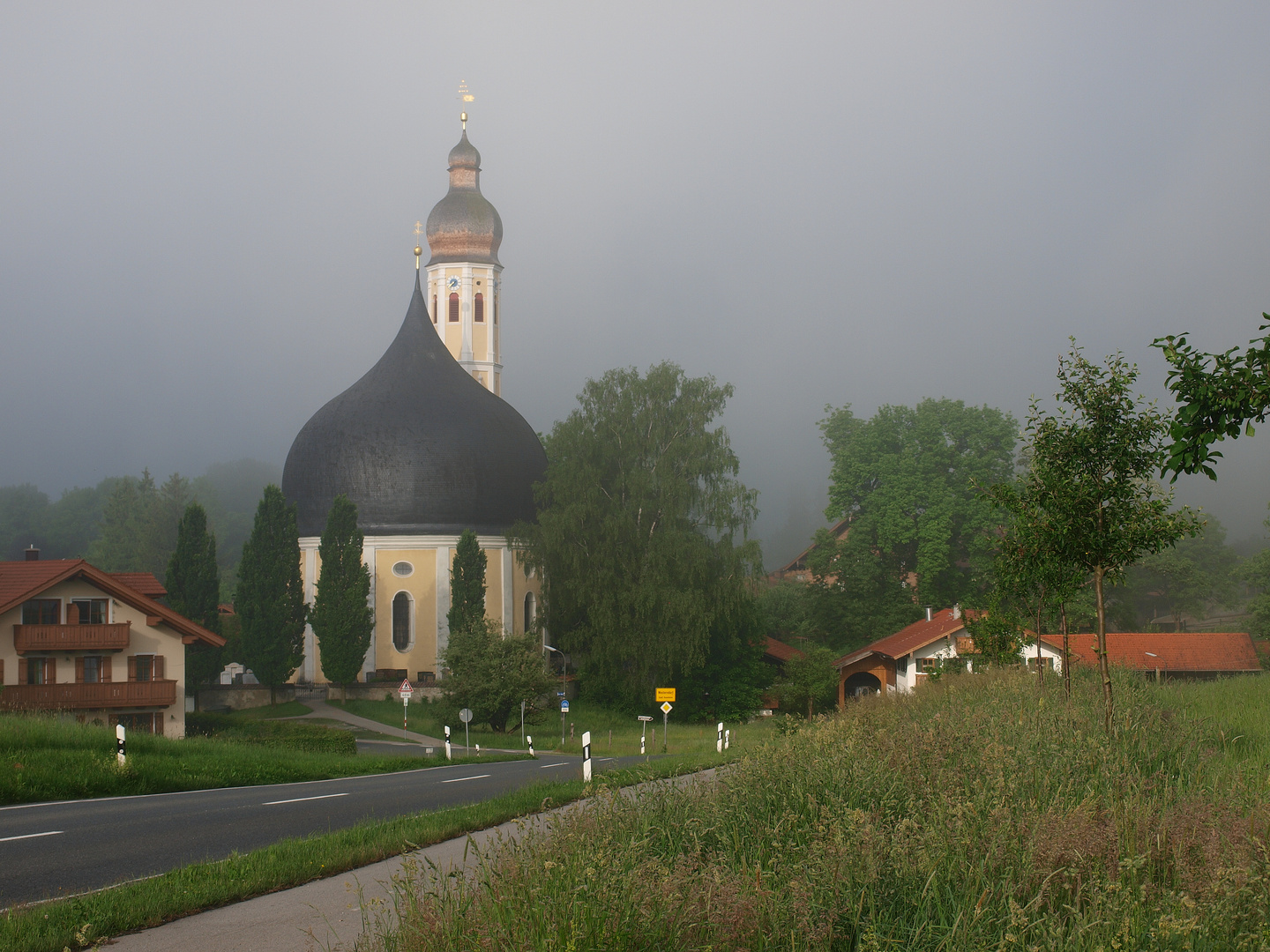 Westerndorfer Kirche im Morgennebel