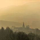 Westerwald-Dorf im winterlichen Morgenlicht