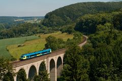 Westfalenbahn im grünen Beketal