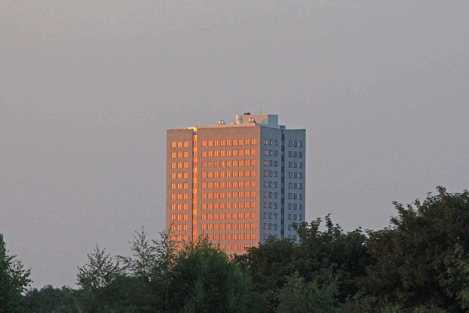 Westfalentower Dortmund im Abendlicht