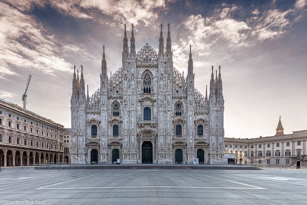Westfassade des Mailänder Doms