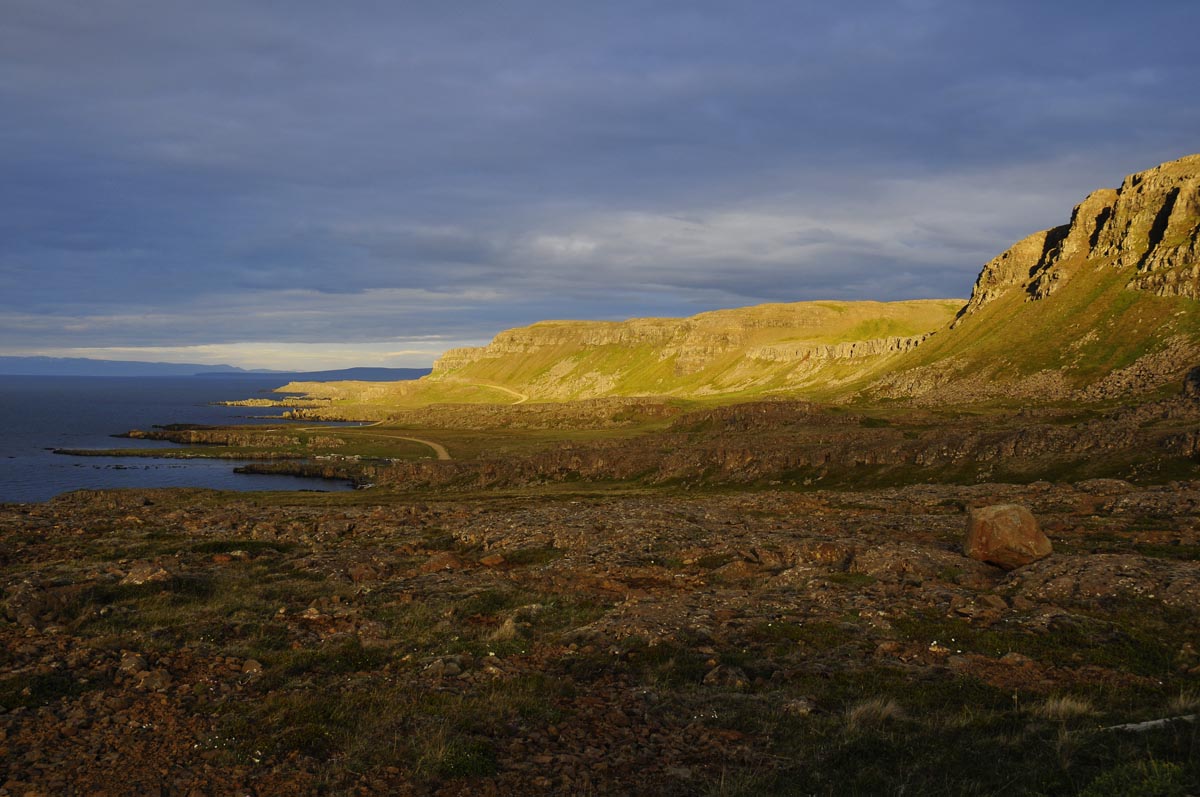 Westfjorde im Abendlicht