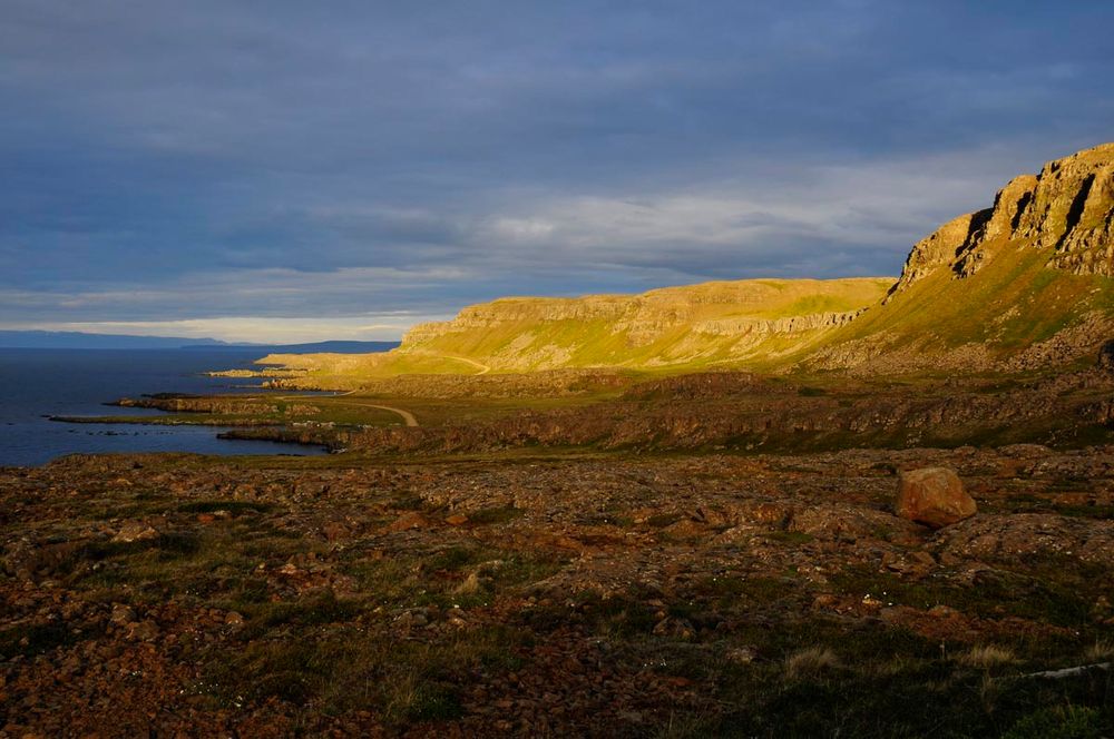 Westfjorde im Abendlicht