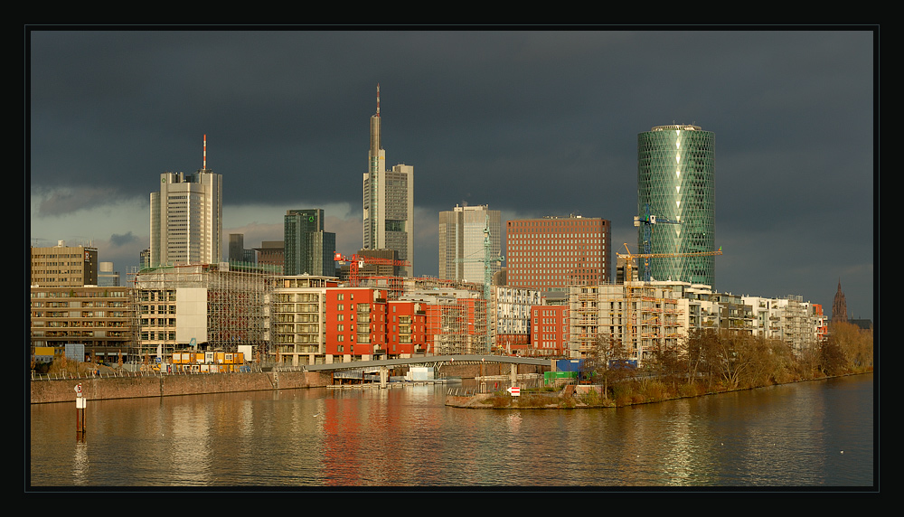 [ Westhafen in der Abendsonne ]