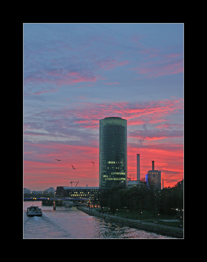 Westhafentower am Ma