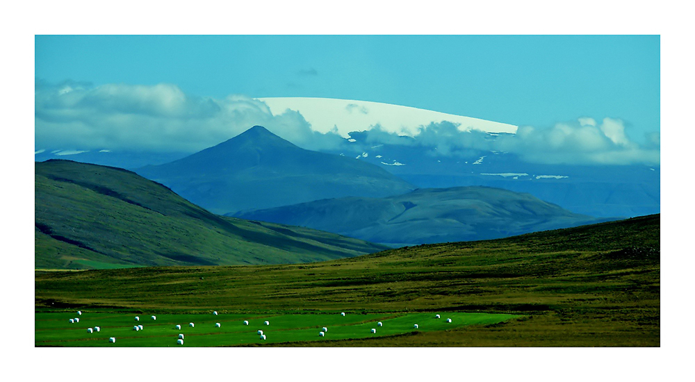 Westisländische Landschaft mit Gletscher Langjökull - Island (23)