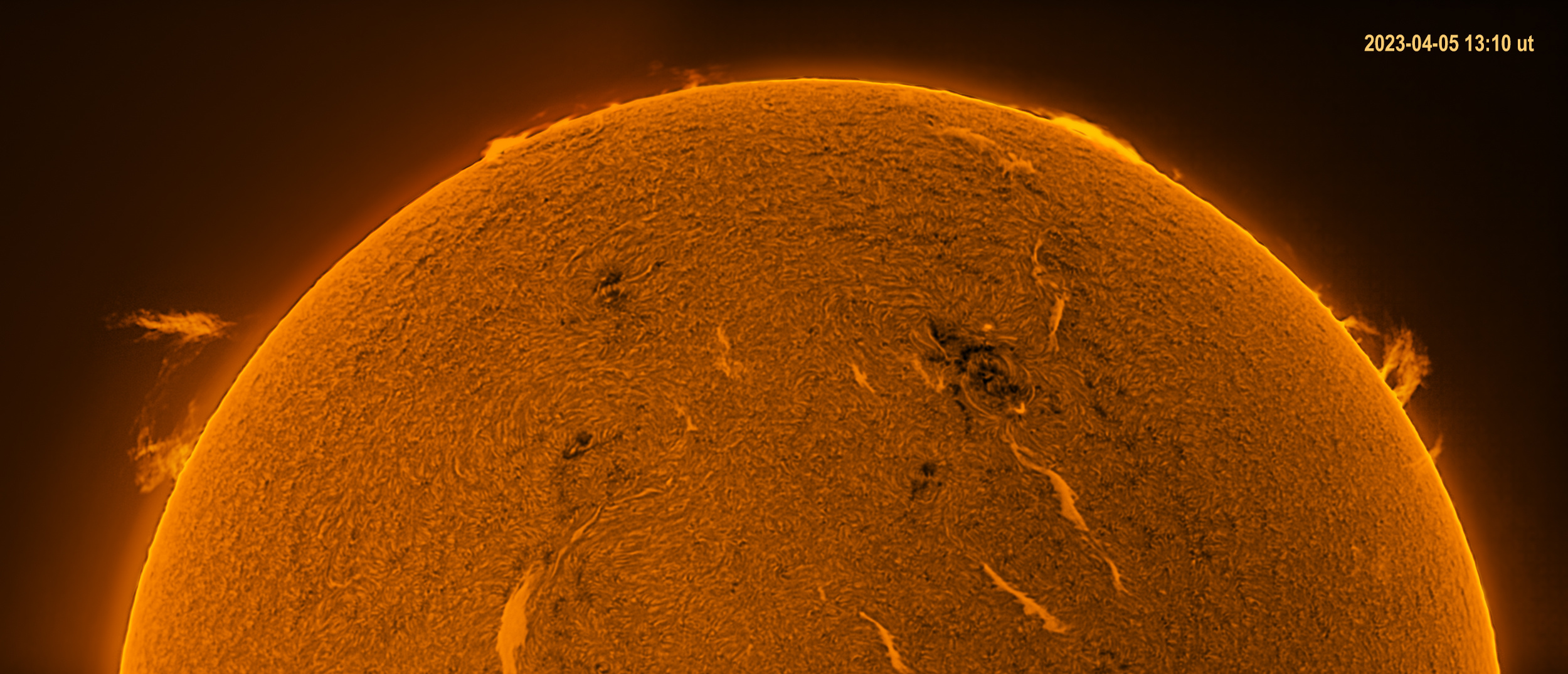 Westliche Hälfte der Sonne am Mittag des 5. April 2023