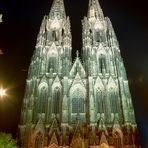 Westseite Kölner Dom bei Nacht