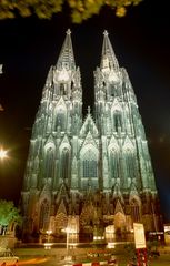 Westseite Kölner Dom bei Nacht