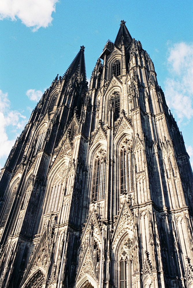 Westseite Kölner Dom (Hochformat)