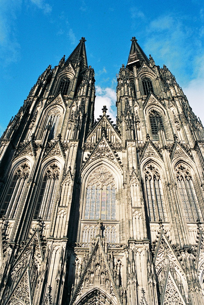 Westseite Kölner Dom (Hochformat)