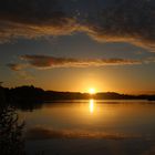 Wettbewerb 08/2018 - Spiegelungen: Feurige Wolken am Hafen