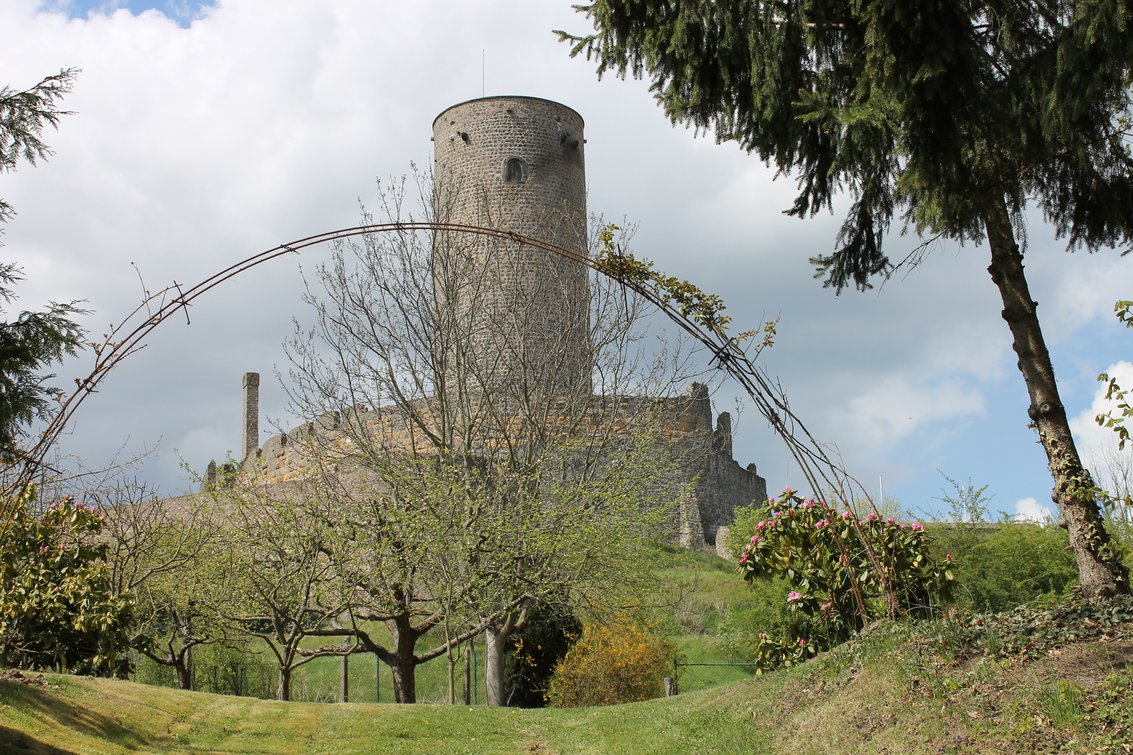 Wetterauer Tintenfass ..... die Burg Münzenberg