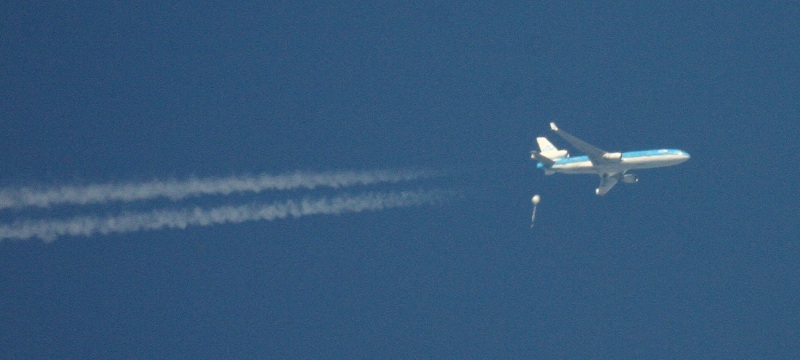 Wetterballon trifft Flugzeug