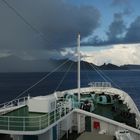 Wetterfront über Huahine - links Regenschauer; rechts Sonne