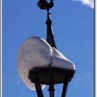 Wetterhahn im Schnee