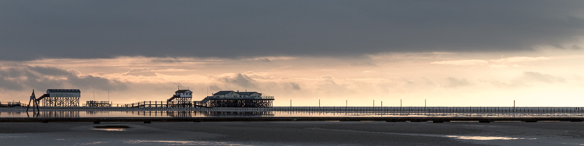 Wetterkant über der Strandbar 54 Grad Nord in St Peter-Ording