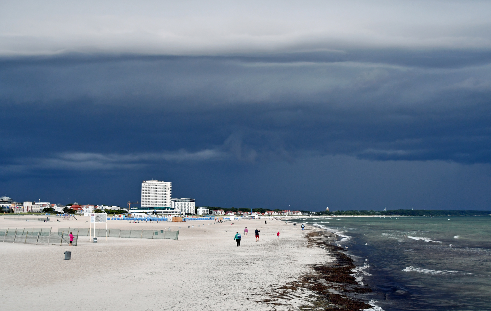 Wetterkapriolen über Warnemünde