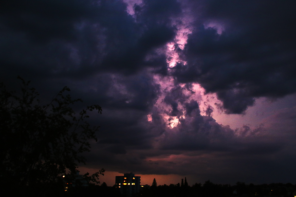 Wetterleuchten in der Nacht