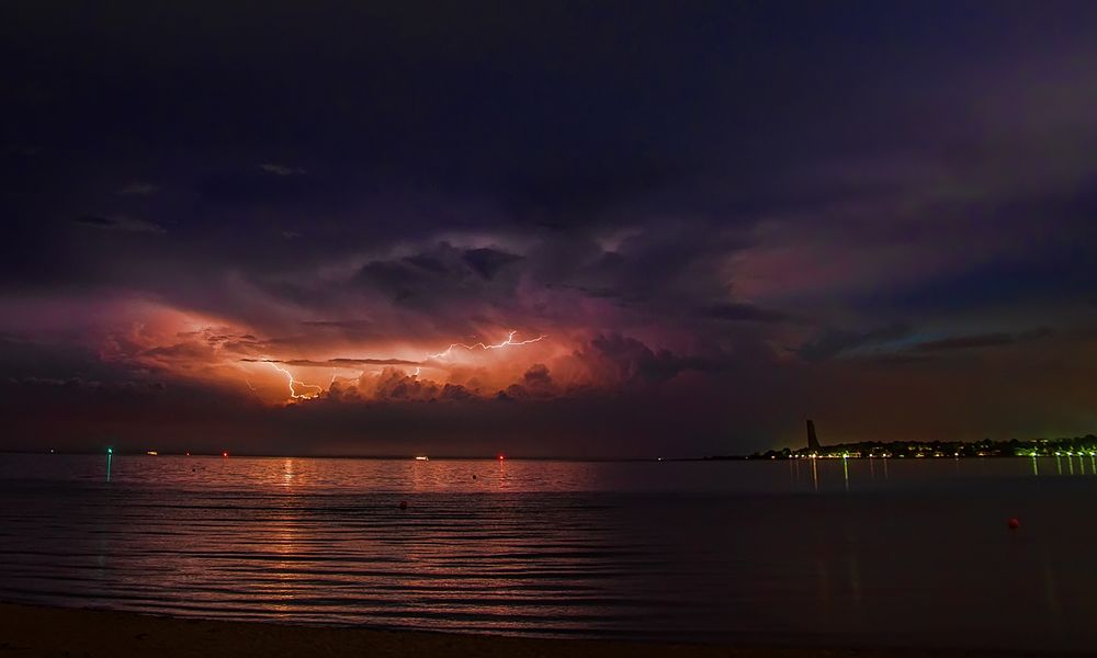 Wetterleuchten/Trockengewitter über der Kieler Förde