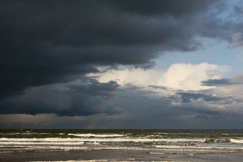 Wetterspiel über Meer