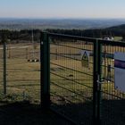 Wetterstation Hoherodskopf mit Blick auf Frankfurt Skyline