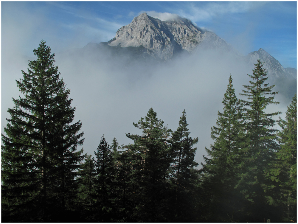 Wetterstein in Wolken