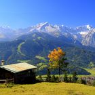 Wettersteingebirge mit Alp- und Zugspitze hoch über Garmisch-Partenkirchen