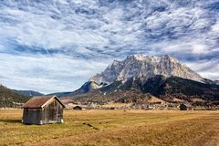 Wettersteingebirge von Leermoos (Tirol) aus gesehen im Oktober 2012